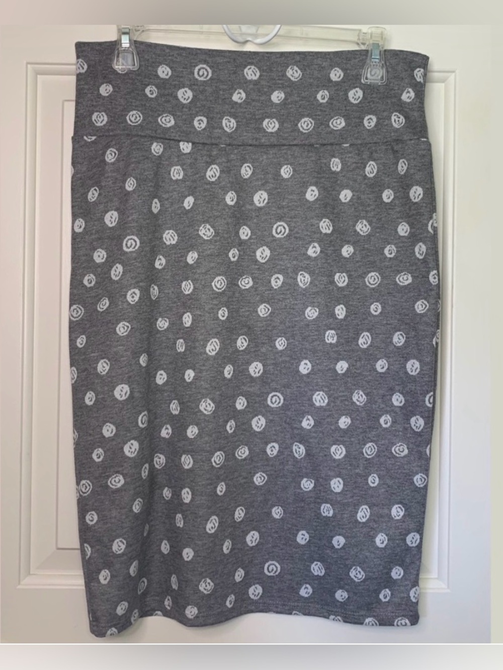 LuLaRoe Gray and White Abstract Polka Dot Soft Knit Pencil Skirt ~ Women’s M